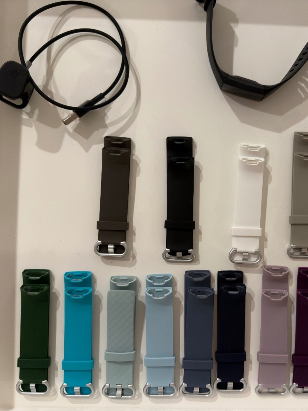 Fitbit Charge 4 + 15 Replacement Bands (Size Small)
